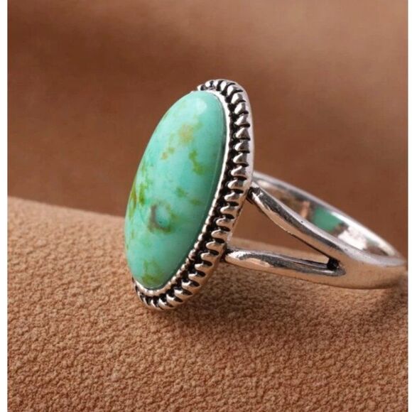 Boho Silver Green Stone Oval Ring - Picture 3 of 4